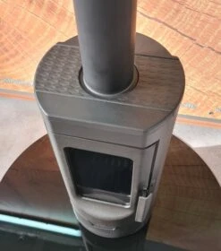 EEK A+ Design-Gusskaminofen Plamen Tara, Raumluftunabhängig - 6kW -Napoleon Geschaft 20200930 095727