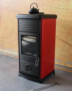 EEK A+ Kaminofen Plamen Maestral N Mit Herdplatte, Rot - 6,5kW -Napoleon Geschaft Plamen Maestral1